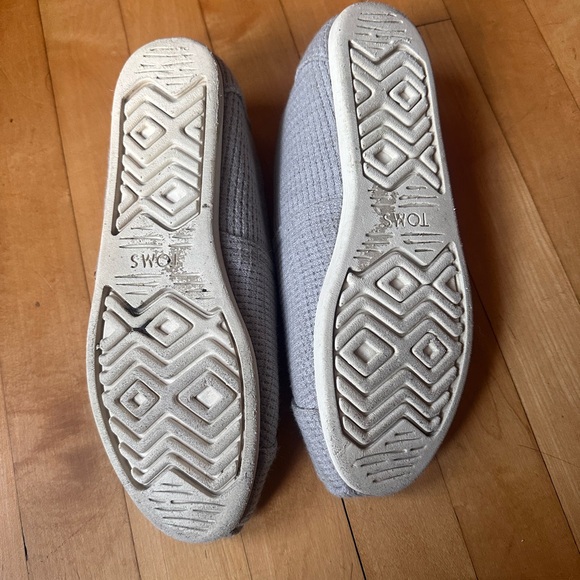 TOMS x West Elm Textured Gray Slip-Ons - Picture 4 of 4